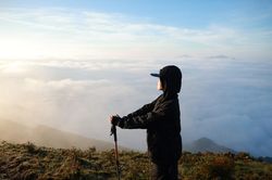 Giới trẻ đổ xô đi leo núi: Chạy theo trend hay tìm về thiên nhiên?