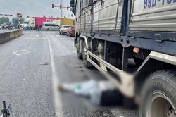 Xe tải va chạm xe máy trên Quốc lộ 10, hai cô gái tử nạn