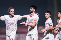 Thể Công Viettel hòa 2-2 PVF-CAND: Popov nói về Damian Vũ