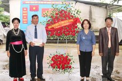 Các đồng chí lãnh đạo tỉnh dự Ngày hội Đại đoàn kết với Nhân dân các địa phương