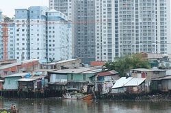 Di dời nhà ven sông, kênh rạch ở TP HCM: Người yếu thế lo 'không nổi' tiền sổ đỏ