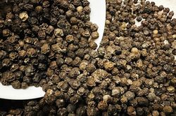 Giá tiêu hôm nay 11/11/2025: Duy trì mặt bằng cao, quốc tế nhích nhẹ