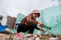 Ước mơ nhỏ nhoi sau bão: 'Em chỉ mong có nhà, có sách vở để đi học'