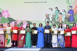Hơn 600 phụ nữ đồng diễn 'Vũ điệu áo dài', tôn vinh nét đẹp phụ nữ Thủ đô