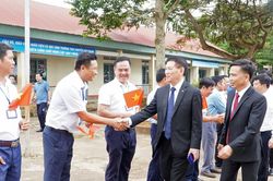 Phó Thủ tướng Hồ Đức Phớc thăm Trường THCS Nguyễn Chí Thanh và các Đồn Biên phòng xã Thuận An