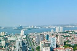 Giá nhà tăng phi mã: Người giàu ôm đất, người trẻ ôm… nỗi lo