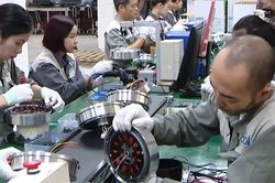 Chuyển đổi xanh trong sản xuất công nghiệp: Từ xu thế đến hành động thực tiễn
