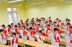 Ép con học quá sức có thể bị phạt: Cha mẹ cần hiểu đúng