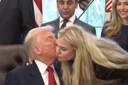 Khoảnh khắc ông Trump hôn Erika Kirk gây bão mạng
