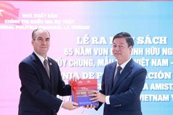 Ra mắt cuốn sách '65 năm vun đắp tình hữu nghị thủy chung, mẫu mực Việt Nam – Cuba'