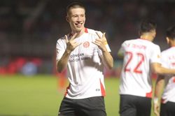 Williams Lee ghi bàn đầu tiên, chọn V-League vì Harry Kane