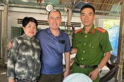 Công an phường hỗ trợ người Pháp gốc Việt tìm người thân sau 13 năm mất liên lạc