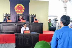 Xét xử lưu động 2 vụ án vi phạm IUU tại Sông Đốc
