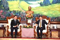 Phó Thủ tướng Chính phủ Hồ Đức Phớc thăm và làm việc tại Lào