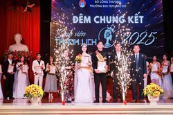 Bùng nổ đêm Chung kết 'Sinh viên thanh lịch năm 2025' Trường Đại học Sao Đỏ