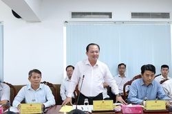 EVNNPT và UBND TP. Cần Thơ thống nhất phối hợp di dời đường dây truyền tải điện giao chéo với đường cao tốc