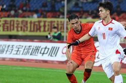 U22 Trung Quốc 0-1 U22 Việt Nam, báo nội chê ưu ái trọng tài