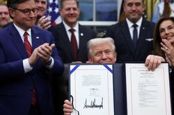 Tổng thống Trump ký đạo luật chấm dứt cuộc đóng cửa chính phủ dài nhất nước Mỹ