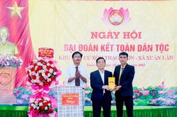 Chánh Thanh tra tỉnh chung vui Ngày hội Đại đoàn kết cùng nhân dân xóm Thạch Sơn, xã Xuân Lâm