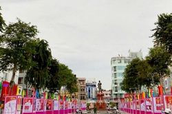 Triển lãm tranh cổ động tấm lớn về Ngày Tổng tuyển cử đầu tiên tại An Giang