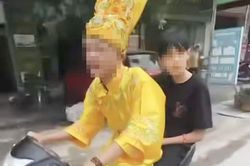 'Táo giao thông' phóng xe không mũ, bị Cảnh sát giao thông xử phạt hàng loạt lỗi