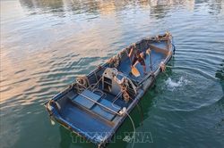 Tìm chủ sở hữu của chiếc thuyền trôi dạt ở vùng biển đặc khu Cồn Cỏ