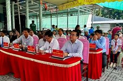 Ngày hội Đại đoàn kết 2025: Hội Luật gia TP. Cần Thơ trao học bổng, phổ biến pháp luật tại Thới Hưng