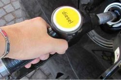 Chênh lệch giá dầu diesel tăng vọt sau khi Ấn Độ giảm mua dầu Nga