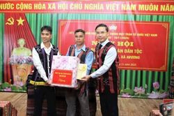 Chủ tịch Ủy ban nhân dân thành phố Đà Nẵng Phạm Đức Ấn dự Ngày hội Đại đoàn kết tại xã A Vương