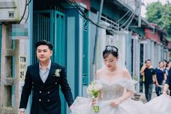 Đám cưới 'nhiều nhầm lẫn' của cặp đôi hàng xóm, nhà cách nhau 10m ở Hà Nội