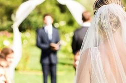 Mẹ đi lấy chồng, bố tôi nói 1 câu khiến cả hội trường bật khóc