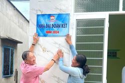 Trao tặng 50 nhà Đại đoàn kết cho người có hoàn cảnh khó khăn
