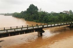 Lũ trên sông Thạch Hãn dâng cao gây ngập lụt nhiều điểm