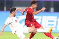 HLV Kim Sang Sik 'chỉnh' hàng công U22 Việt Nam trước SEA Games 33