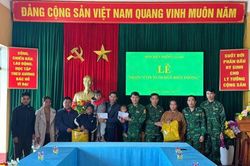Đồn Biên phòng Ga Ry nhận nuôi hai trẻ mồ côi trong vụ sạt lở tại Hùng Sơn