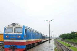 Nhiều tàu khách phải dừng chờ do mưa lớn khu vực miền Trung