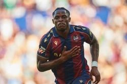 Arsenal kích hoạt mua Etta Eyong, Chelsea săn Alvarez