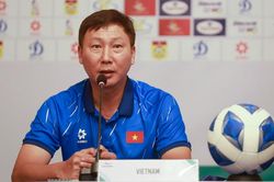 HLV Kim Sang Sik: 'Xuân Son có thể ra sân và ghi bàn cho đội tuyển Việt Nam'
