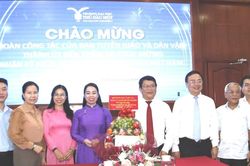 Lãnh đạo Ban Tuyên giáo và Dân vận Thành ủy TPHCM thăm, chúc mừng các cơ sở giáo dục