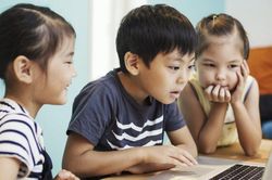 Bảo vệ và hỗ trợ trẻ em tương tác lành mạnh, sáng tạo trên môi trường mạng