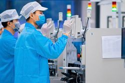 Thị trường lao động cuối năm tại TPHCM: Số 'việc tìm người' gần gấp đôi 'người tìm việc'