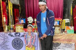 MS 1047: Xót xa đứa trẻ liên tiếp mất mẹ và bà, chỉ còn biết dựa vào người cậu tật nguyền, tâm trí bất ổn