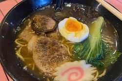 Mì ramen vỉa hè: Đặc sản Nhật Bản hút khách giữa mùa đông Hà Nội có gì đặc biệt?
