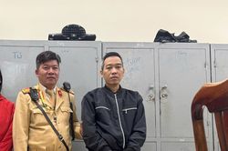 Cảnh sát giao thông Thủ đô cùng người dân khống chế đối tượng cướp xe máy