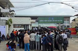 Yêu cầu chấn chỉnh tình trạng chen lấn, 'cò hồ sơ' tại các dự án nhà ở xã hội