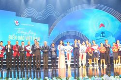 'Thiêng liêng biển đảo Việt Nam': tôn vinh chủ quyền và tri ân lực lượng nơi đầu sóng ngọn gió