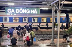 Tiếp tục tạm dừng chạy tàu khách tuyến Bắc - Nam do mưa lũ