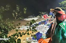 Đà Nẵng: Hơn 500 cán bộ, chiến sỹ xuyên đêm ngăn sạt lở kè An Lương