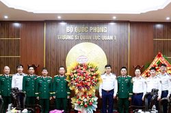 Cảnh sát biển Việt Nam thăm, chúc mừng các học viện, nhà trường Quân đội nhân ngày Nhà giáo Việt Nam