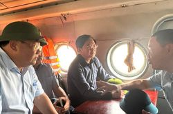 Phó Thủ tướng Hồ Quốc Dũng trực tiếp thị sát, chỉ đạo ứng phó khẩn cấp mưa lũ tại Khánh Hòa
